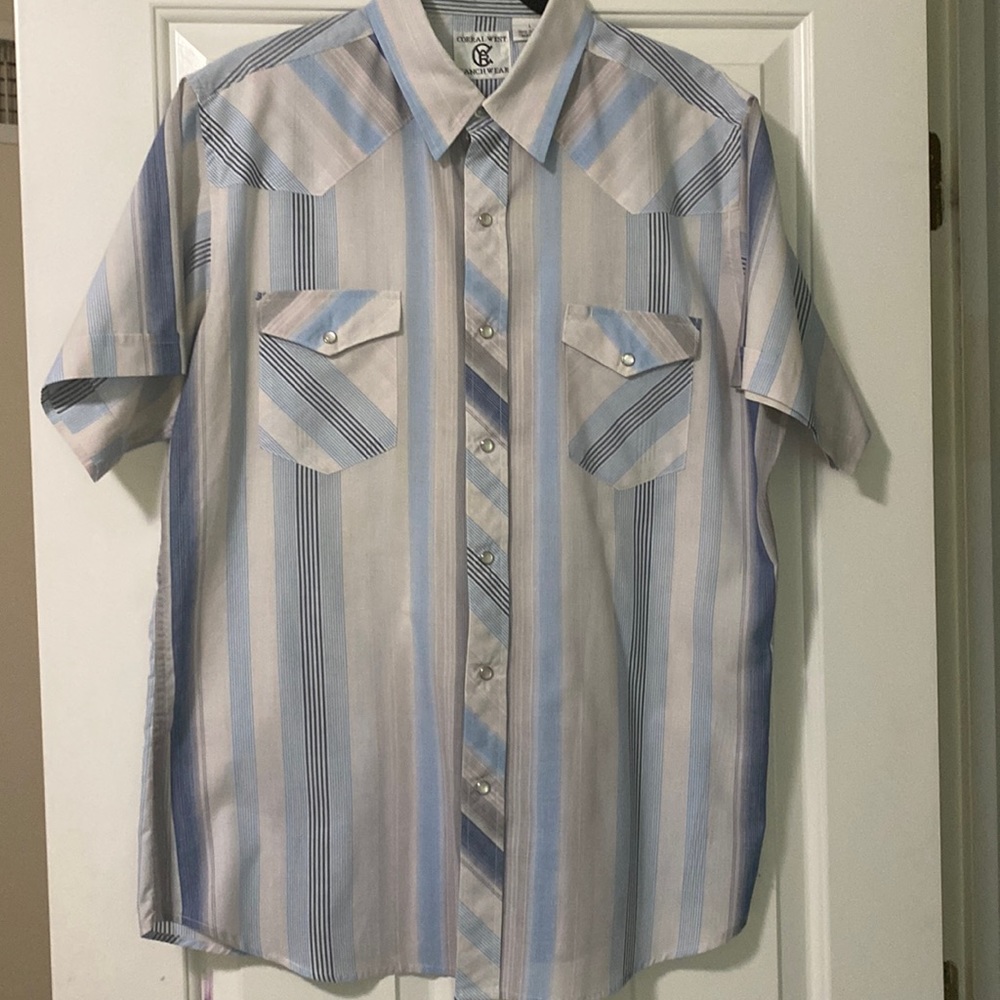 Men’s Lightweight Short Sleeve Button Up